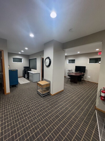 More Photos Of 444 N 12th Ave N, South Saint Paul Office For Lease