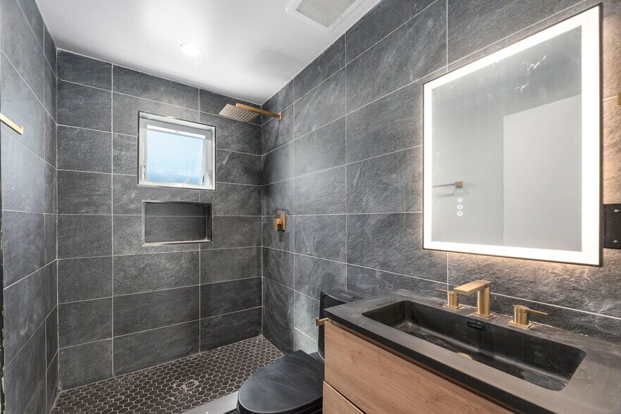 More Photos Of 5150 Ithaca Ave, Los Angeles Multifamily For Sale