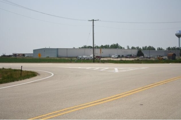 More Photos Of 827 W Progress Dr, Dixon Manufacturing For Sale