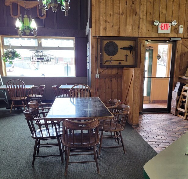 More Photos Of 630 NE Main St, Lewistown General Retail For Lease