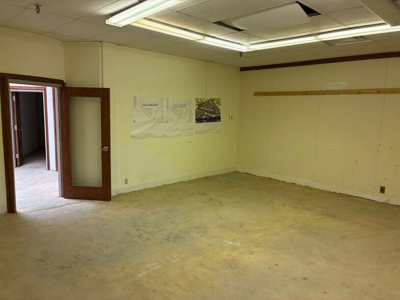 More Photos Of 248 N Union St, Rochester Warehouse For Lease