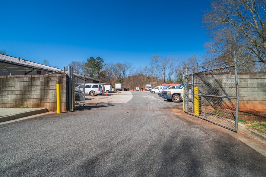 More Photos Of 2370 Justin Trl, Alpharetta Light Manufacturing For Sale