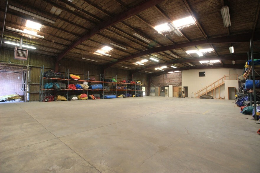 More Photos Of 66 W Colorado Ave, Memphis Warehouse For Sale