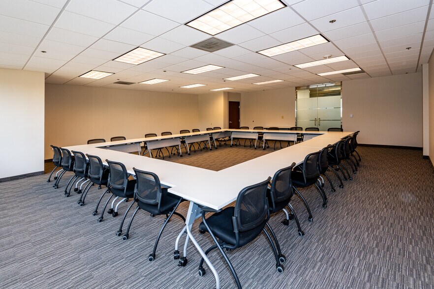 More Photos Of 104 Decker Ct, Irving Unknown For Lease