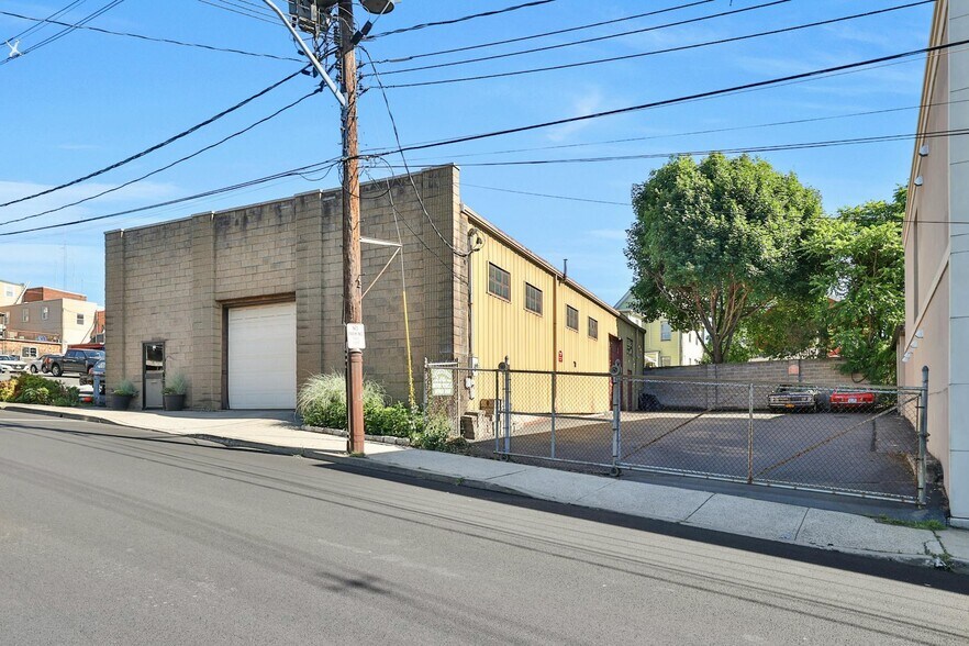 More Photos Of 50-52 Main st, Nyack Flex For Sale