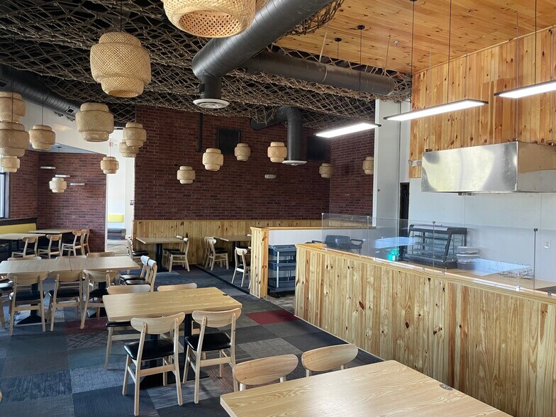 More Photos Of 109 E Grande Blvd, Tyler Restaurant For Lease