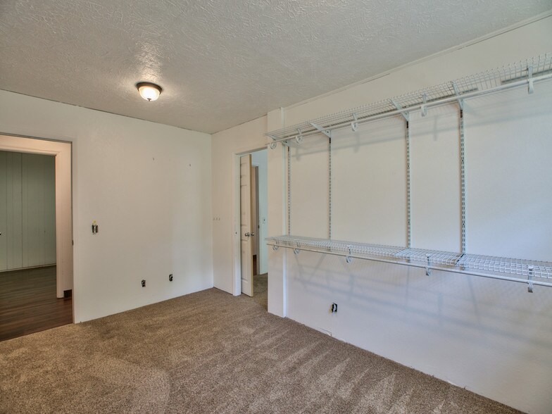 More Photos Of 765 E Washington St, Monticello Auto Repair For Sale