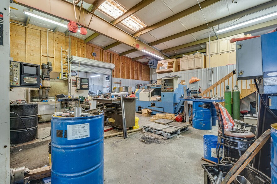More Photos Of 5560 Highway 19 E, Hampton Manufacturing For Sale