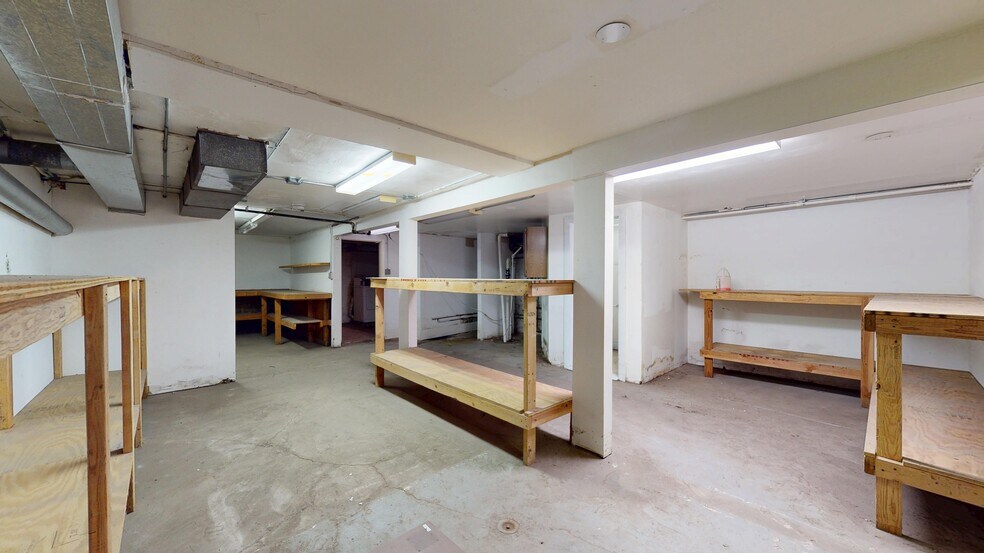 More Photos Of 2004 W Roscoe St, Chicago Apartments For Lease