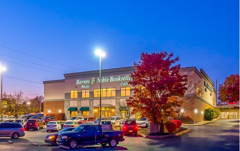 More Photos Of 624 S Green River Rd, Evansville Storefront For Sale