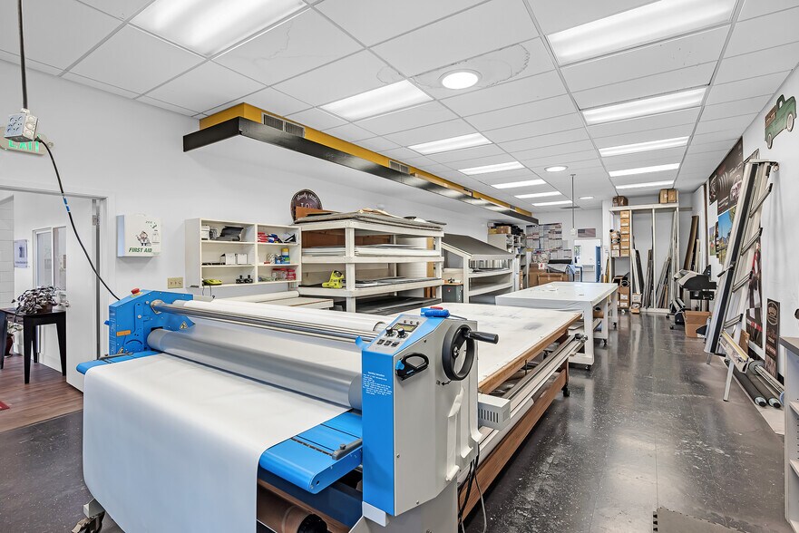 More Photos Of 2409 J St, Sacramento Storefront For Sale