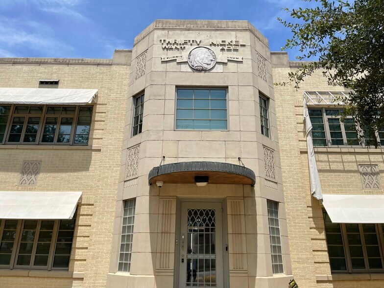 More Photos Of 2800 W Lancaster Ave, Fort Worth Office For Sale