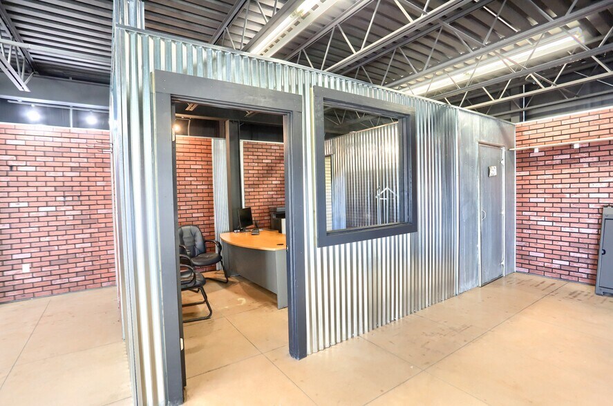More Photos Of 665 W Connexion Way, Columbia City Flex For Sale