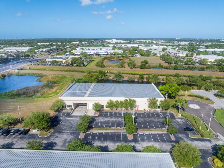 More Photos Of 6950 112th Cir, Largo Warehouse For Lease