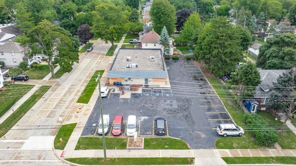 More Photos Of 230 North Ave, Mount Clemens Office For Sale