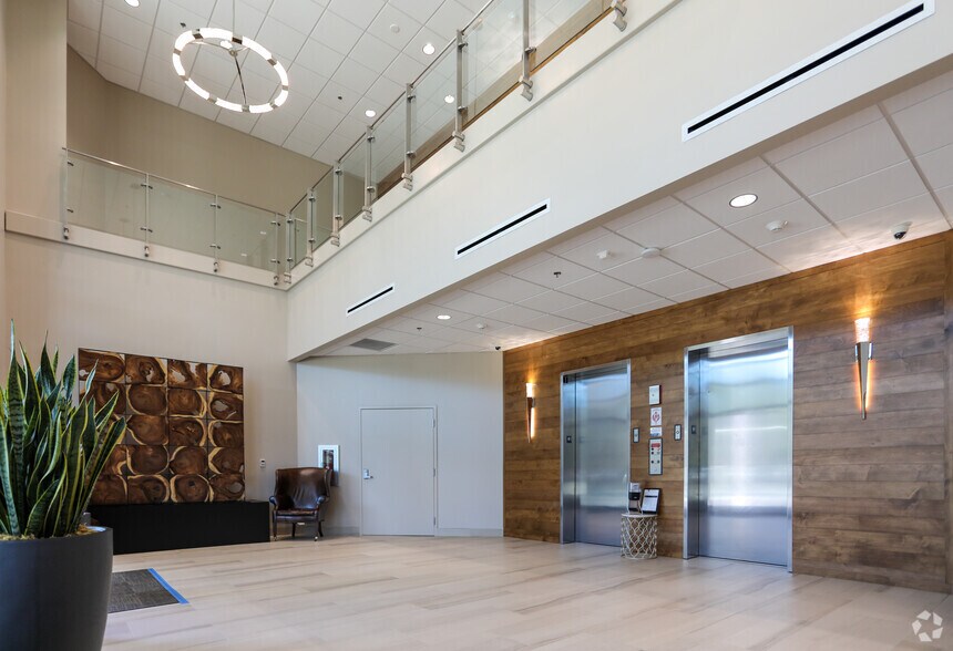 More Photos Of 10142 Parkside Dr, Knoxville Medical For Lease