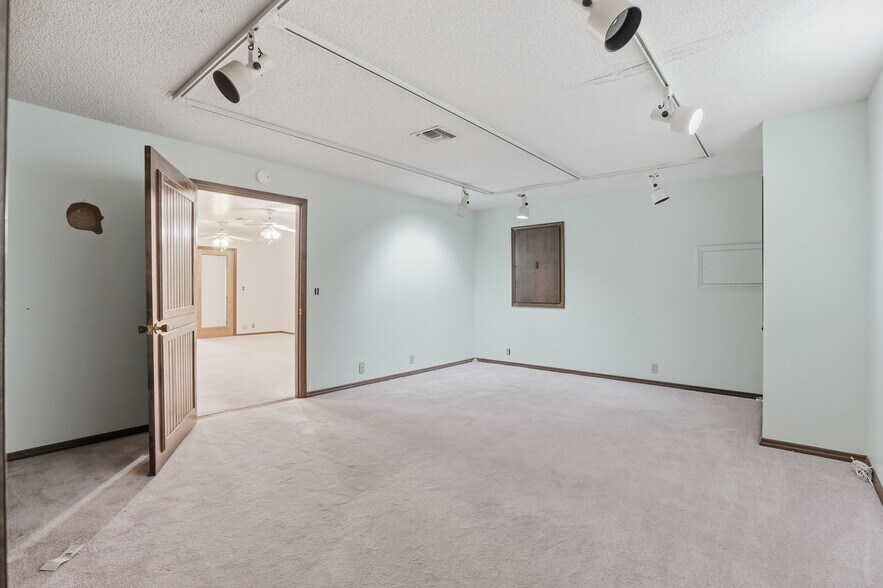 More Photos Of 4806 N Perkins Rd, Stillwater Office For Sale