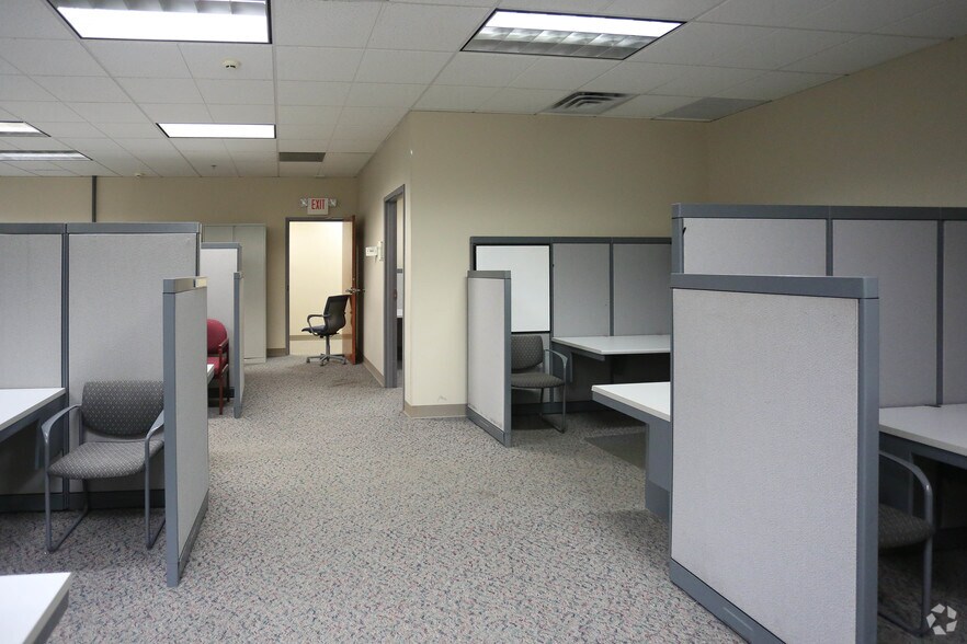 More Photos Of 2070 Little Hills Expy, Saint Charles Office For Sale