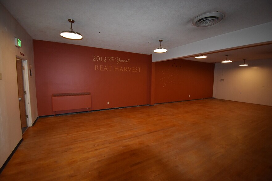 More Photos Of 811-825 S 3rd St, Renton Storefront Retail Office For Lease