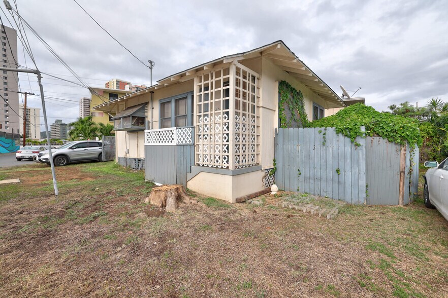 More Photos Of 2606 Nahaku Pl, Honolulu Multifamily For Sale
