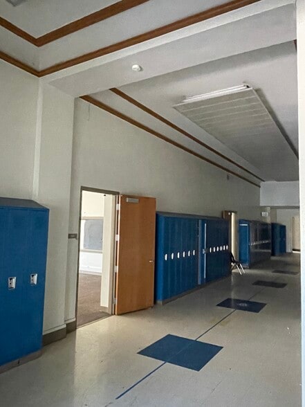 More Photos Of 225 E North St, Butler Schools For Sale