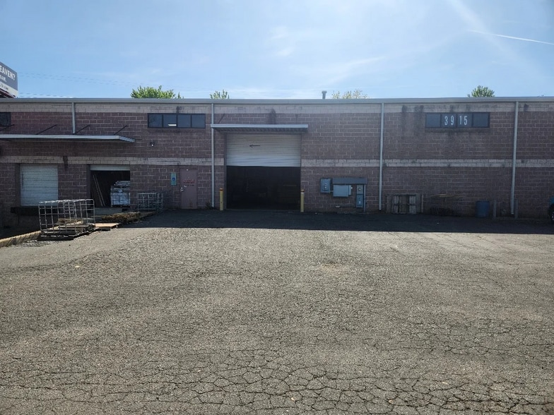 More Photos Of 3915 Stuart Andrew Blvd, Charlotte Light Distribution For Lease
