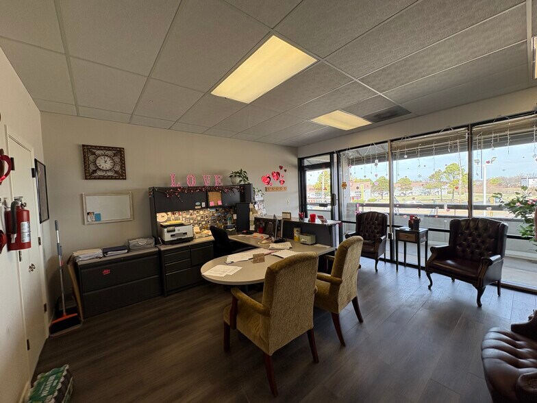 More Photos Of 1660 E 71st St, Tulsa Unknown For Lease