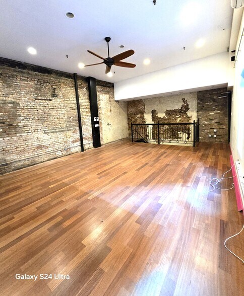 More Photos Of 411 W 39th St, New York Apartments For Lease