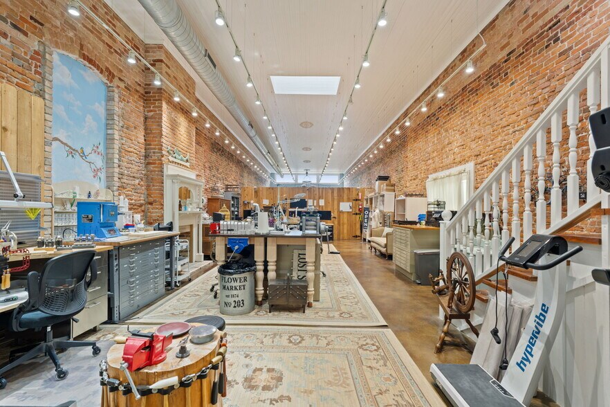 More Photos Of 925 Main St, Bastrop Office Residential For Sale