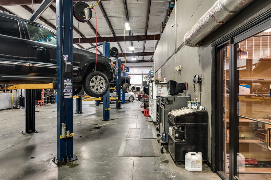 More Photos Of 4901 Wilkinson Blvd, Charlotte Warehouse For Sale