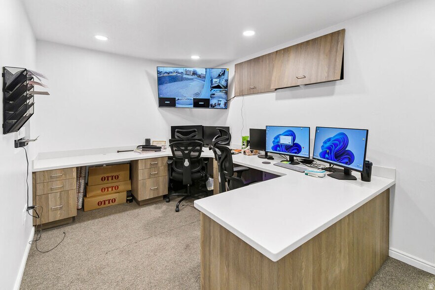 More Photos Of 46 S Center St, Elsinore Industrial For Sale