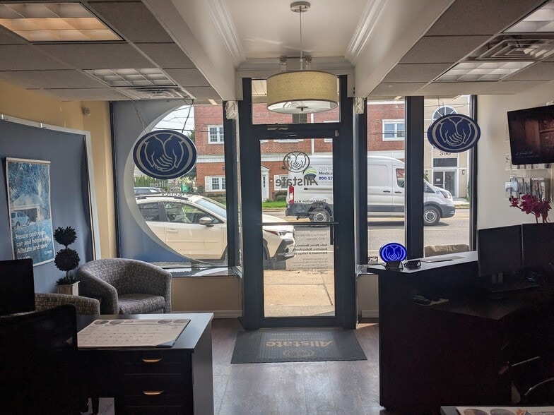 More Photos Of 66 Old Country Rd, Mineola Storefront Retail Residential For Sale