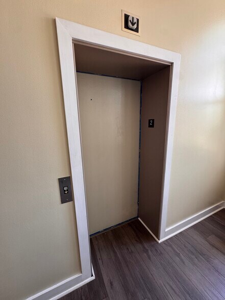 More Photos Of 145 Riley St, Dundee Storefront Retail Office For Sale