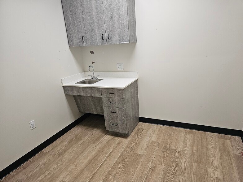 More Photos Of 4852-4854 S State Highway Ff, Battlefield General Retail For Lease