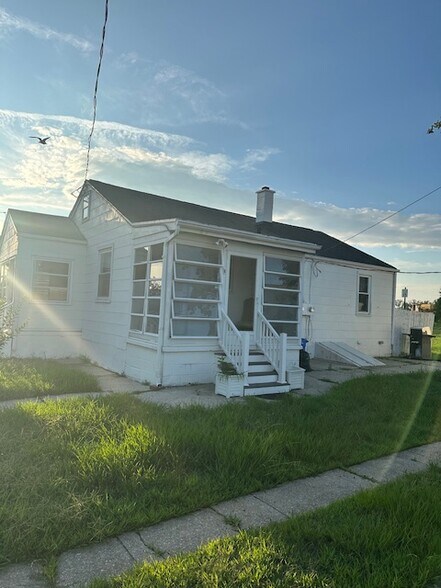 More Photos Of 49 Mays Landing Rd, Somers Point Office Residential For Lease