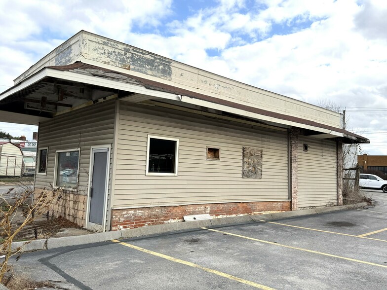More Photos Of 3850 Holston Dr, Knoxville Supermarket For Lease