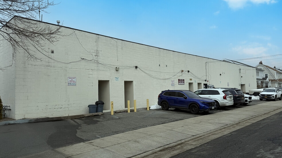 More Photos Of 131 Jericho Tpke, Mineola Storefront For Sale