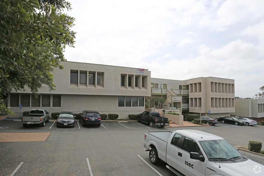 More Photos Of 2181 S El Camino Real, Oceanside Office For Lease