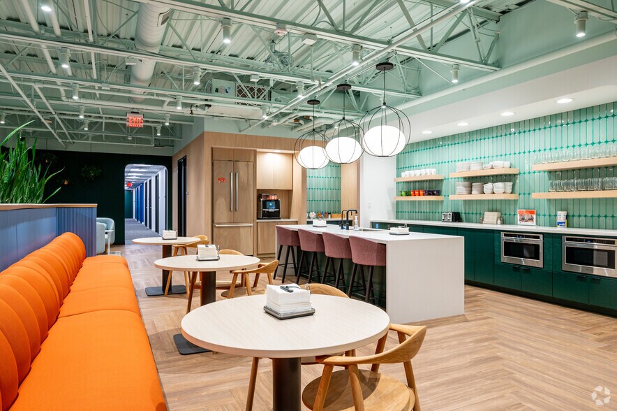 More Photos Of 310 E 96th St, Indianapolis Office For Lease