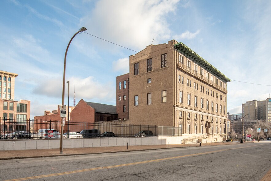 More Photos Of 1411 Locust St, Saint Louis Shelter For Sale