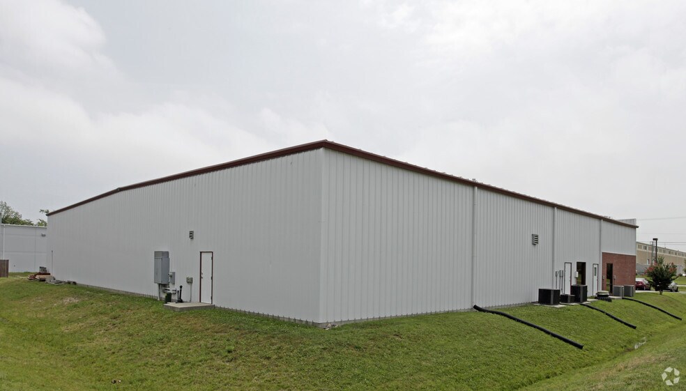 More Photos Of 2106 Aluminum Ave, Hampton Warehouse For Lease