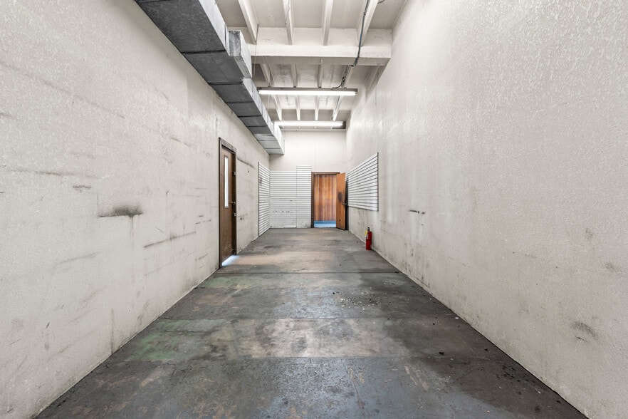 More Photos Of 1118 N Magnolia Ave, Ocala Warehouse For Sale