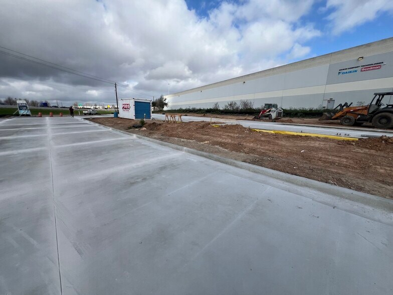 More Photos Of 8510 S Sam Houston Pky W, Houston Industrial For Sale