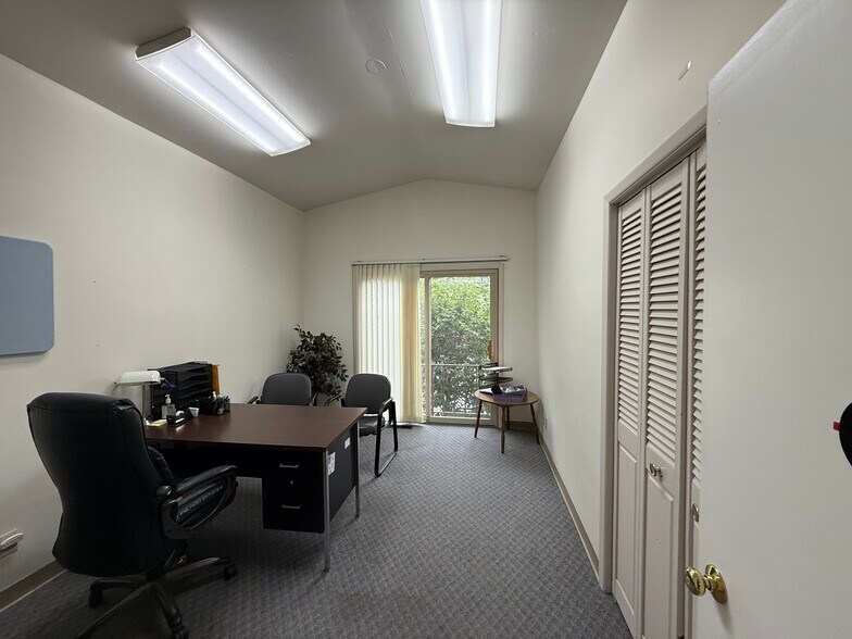 More Photos Of 1059 N Market St, Troy Medical For Sale