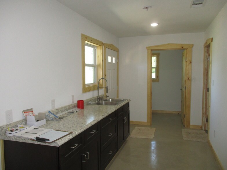 More Photos Of 12724 Lowden Ln, Manchaca Office Residential For Lease