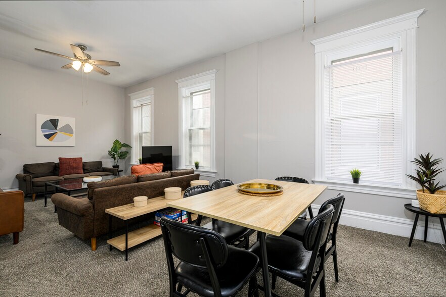 More Photos Of 4374-4382 W Pine Blvd, Saint Louis Office For Sale