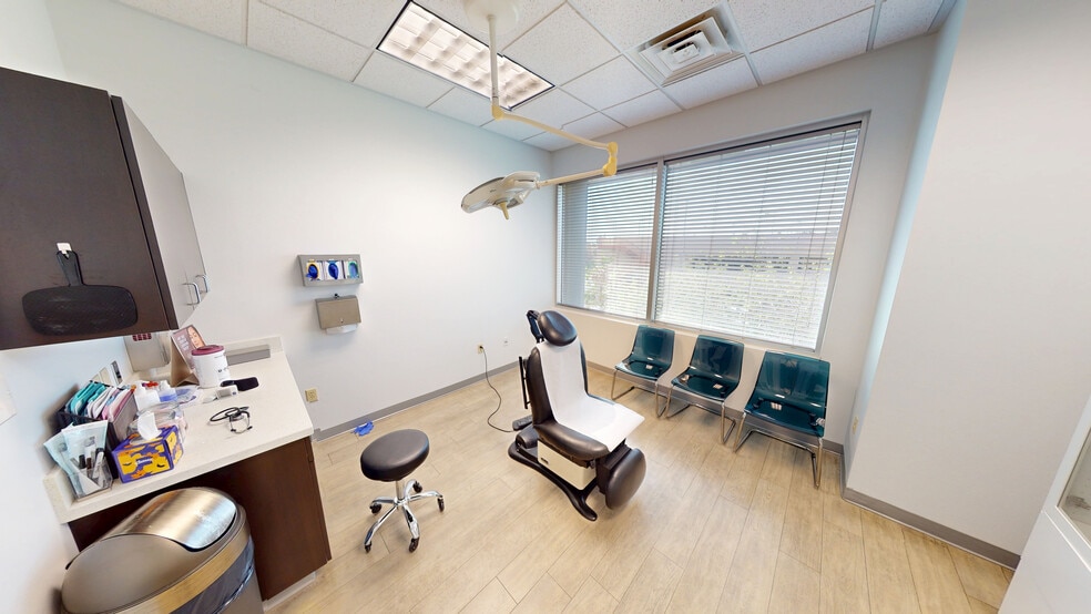 More Photos Of 5550 Painted Mirage Rd, Las Vegas Office For Lease
