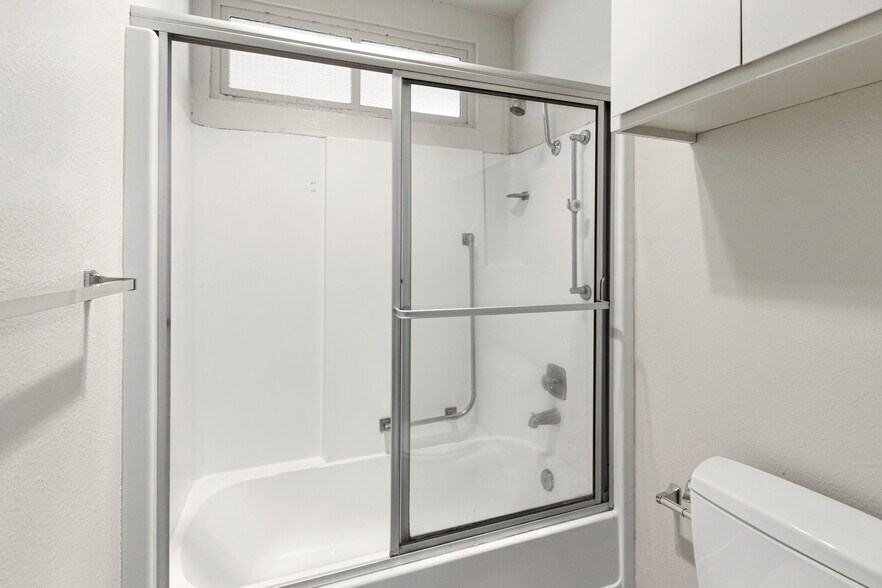 More Photos Of 4069 Goldfinch St, San Diego Apartments For Sale