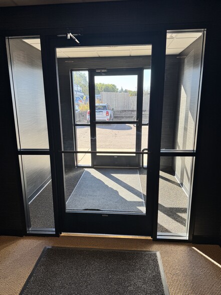 More Photos Of 650 Dodge Ave NW, Elk River Office For Lease