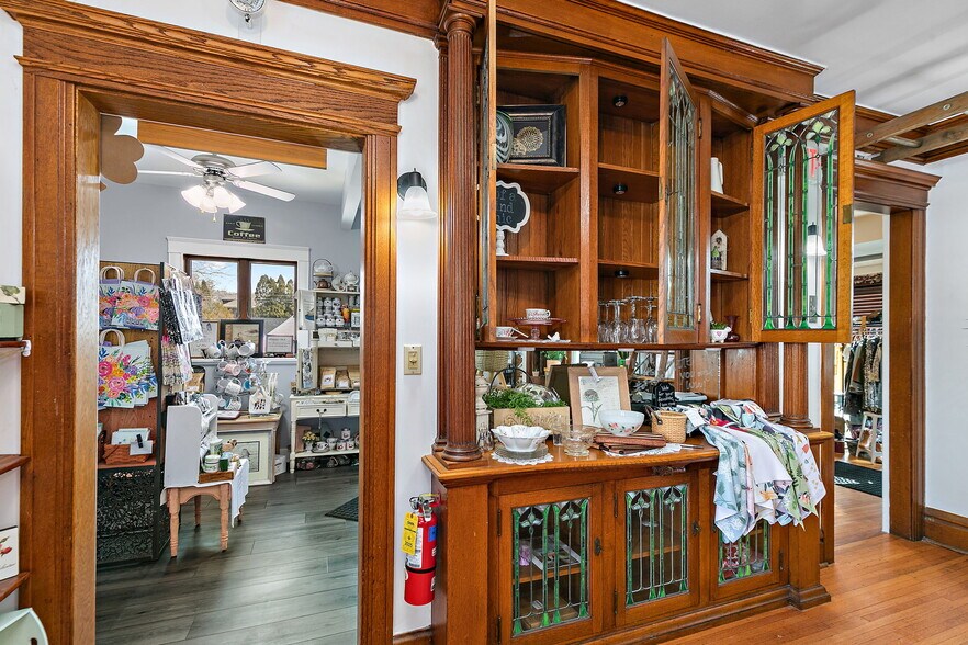 More Photos Of 303 N Main St, Elburn General Retail For Sale